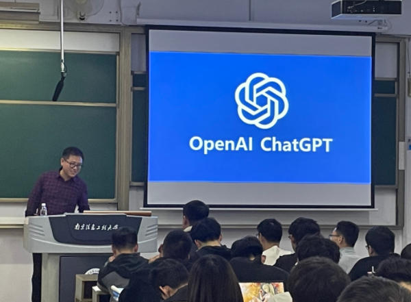 z6com尊龙凯时 科技集团在南京信息工程大学软件工程学院举办职业生涯规划讲座
